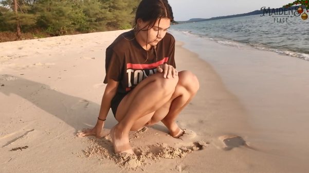 Cute Teen public beach pissing